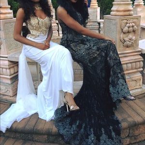 I’m selling my prom dress from 2016.